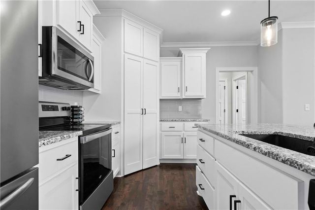 2613 SW River Trail Road, Lee's Summit, MO 64082