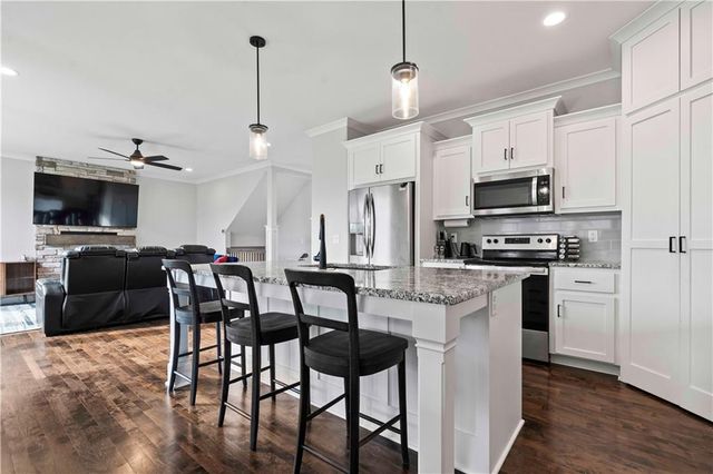 2613 SW River Trail Road, Lee's Summit, MO 64082