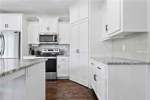 2613 SW River Trail Road, Lee's Summit, MO 64082