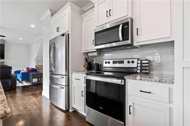 2613 SW River Trail Road, Lee's Summit, MO 64082