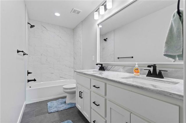 2613 SW River Trail Road, Lee's Summit, MO 64082