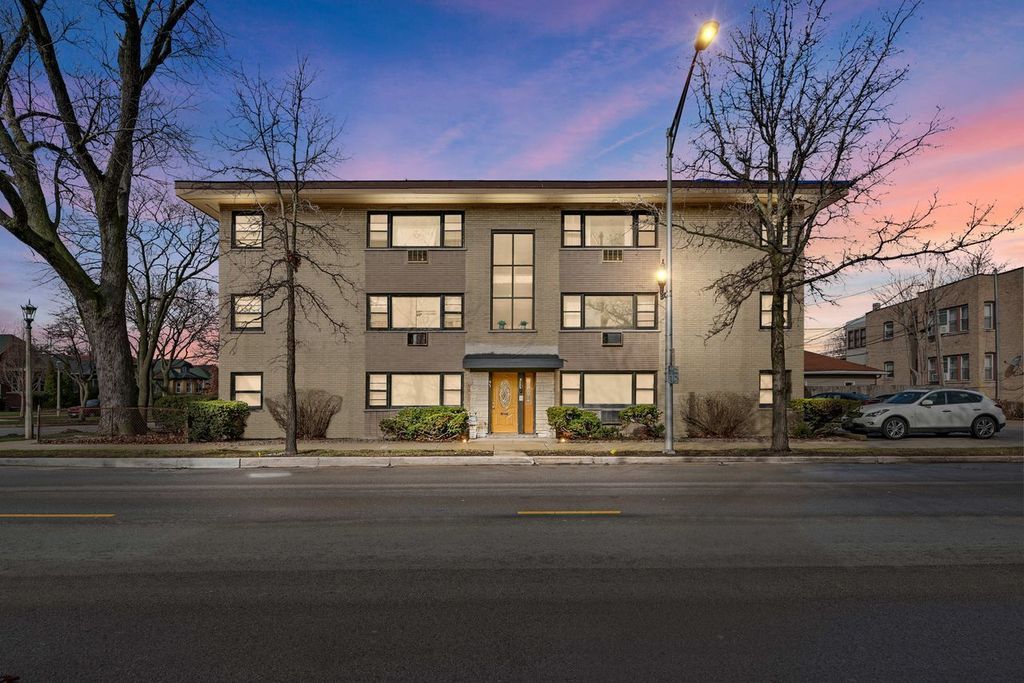 2 Le Moyne Parkway 2N, Oak Park, IL 60302
