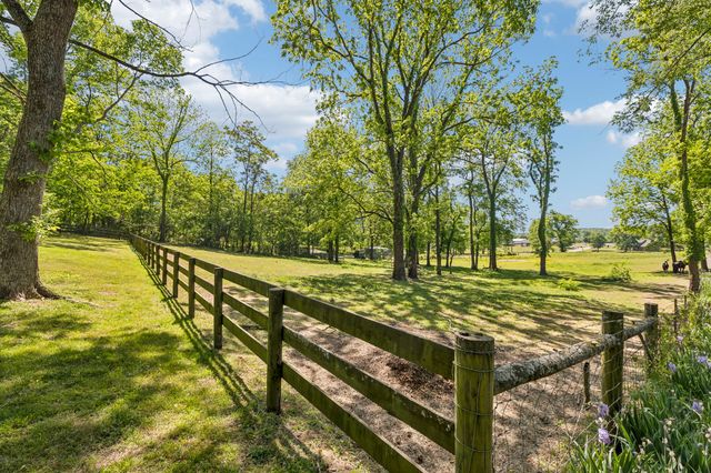 660 Allisona Rd, Eagleville, TN 37060