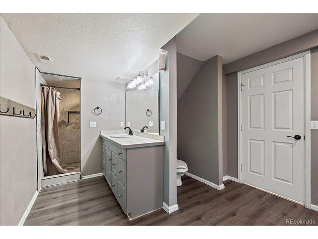 5932 S Versailles St, Aurora, CO 80015