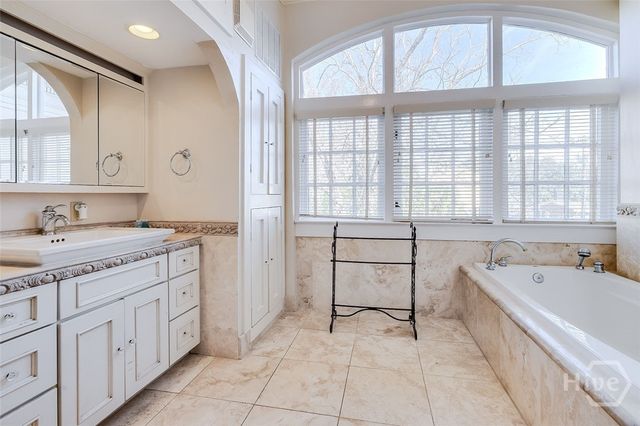 118 E Gaston Street, Savannah, GA 31401