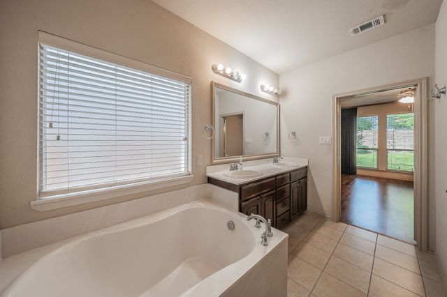 12713 Diamond Peak Drive, Fort Worth, TX 76177