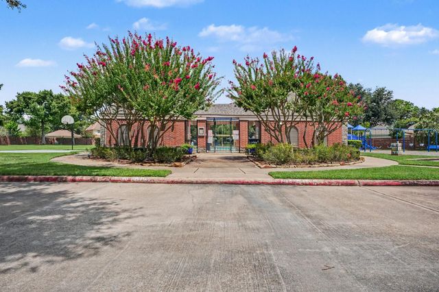 2116 Hollow Reef Circle, League City, TX 77573