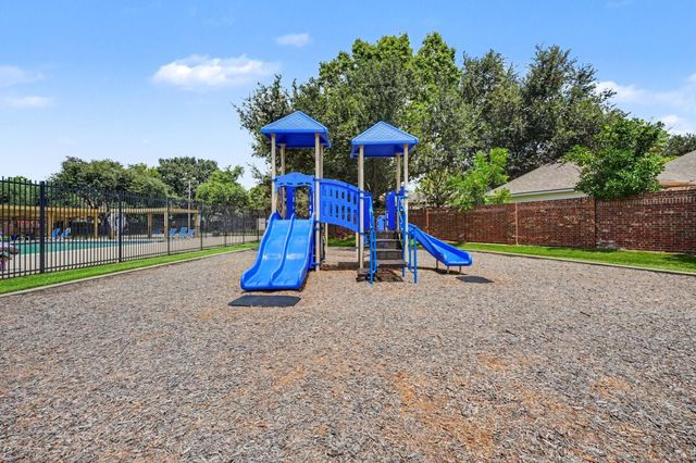 2116 Hollow Reef Circle, League City, TX 77573