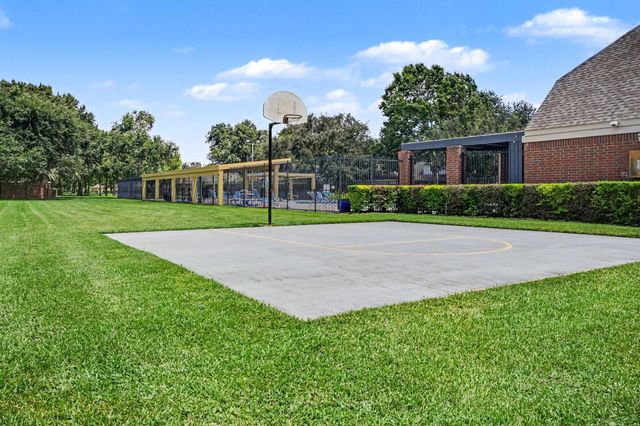 2116 Hollow Reef Circle, League City, TX 77573
