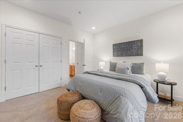 1000 E Woodlawn Road 118, Charlotte, NC 28209