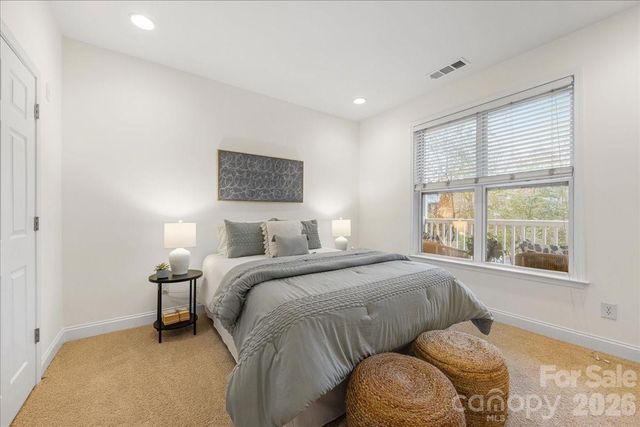 1000 E Woodlawn Road 118, Charlotte, NC 28209