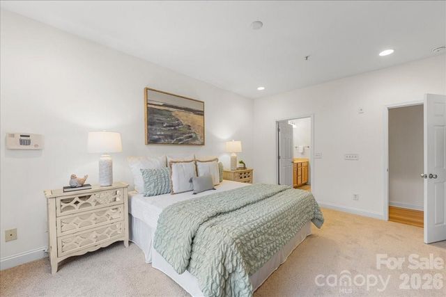 1000 E Woodlawn Road 118, Charlotte, NC 28209