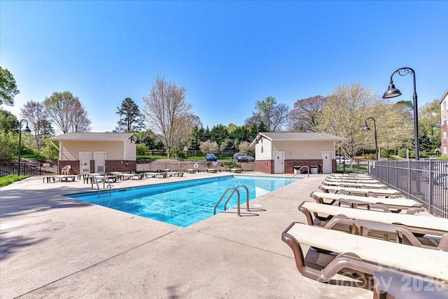 1000 E Woodlawn Road 118, Charlotte, NC 28209