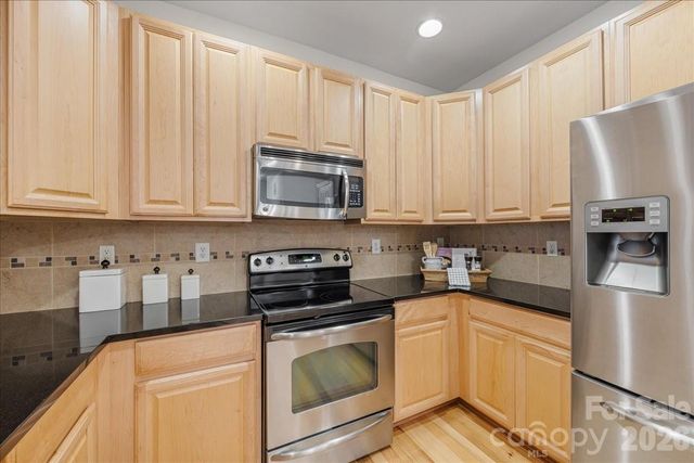 1000 E Woodlawn Road 118, Charlotte, NC 28209