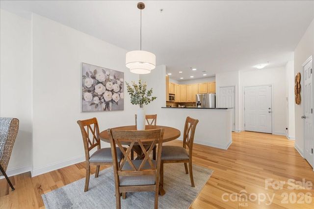 1000 E Woodlawn Road 118, Charlotte, NC 28209