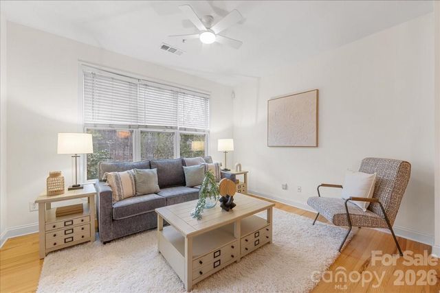 1000 E Woodlawn Road 118, Charlotte, NC 28209