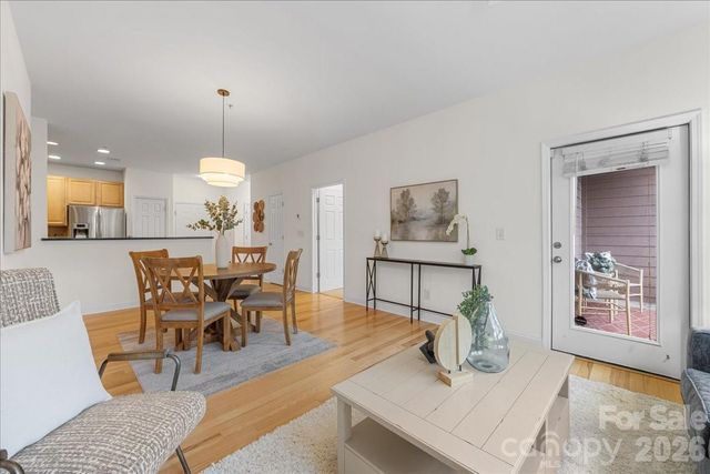 1000 E Woodlawn Road 118, Charlotte, NC 28209