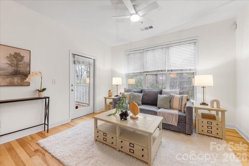 1000 E Woodlawn Road 118, Charlotte, NC 28209