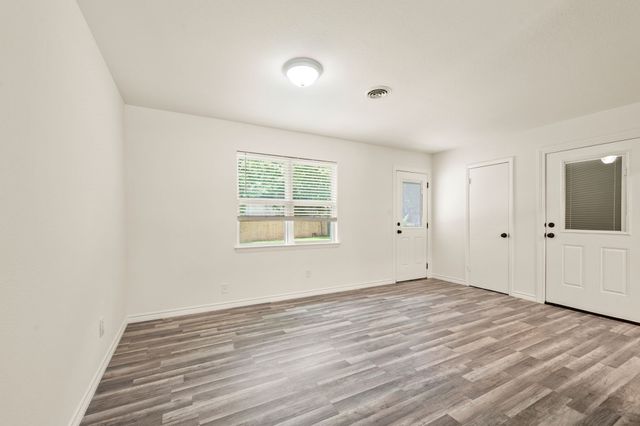 609 Crane Drive, Euless, TX 76039