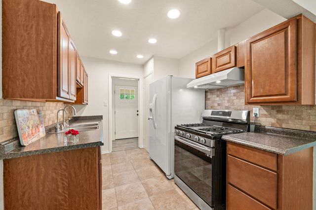 609 Crane Drive, Euless, TX 76039