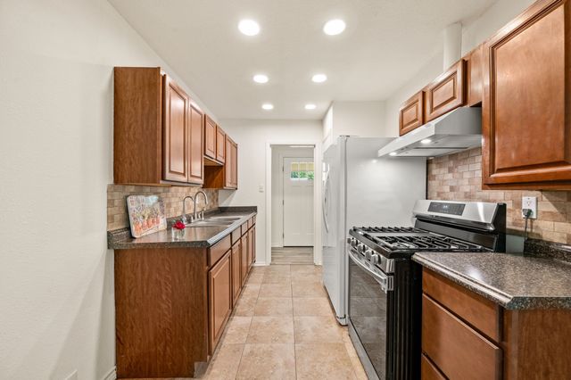 609 Crane Drive, Euless, TX 76039