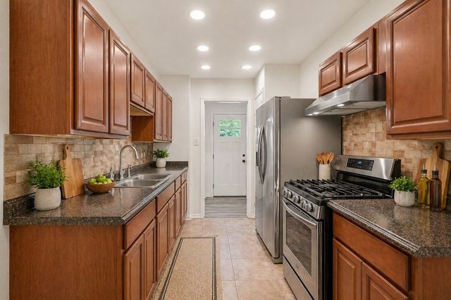 609 Crane Drive, Euless, TX 76039