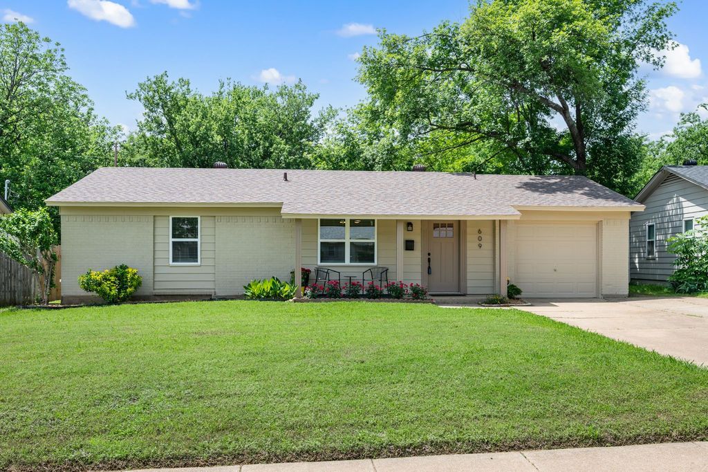 609 Crane Drive, Euless, TX 76039