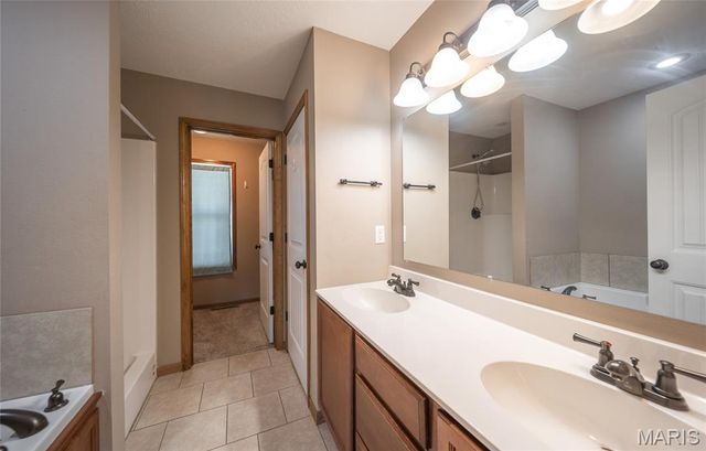 16150 Haidyn Road, St Robert, MO 65584