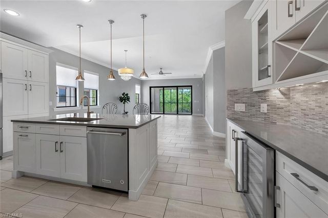 16374 Viansa WAY 301, Naples, FL 34110