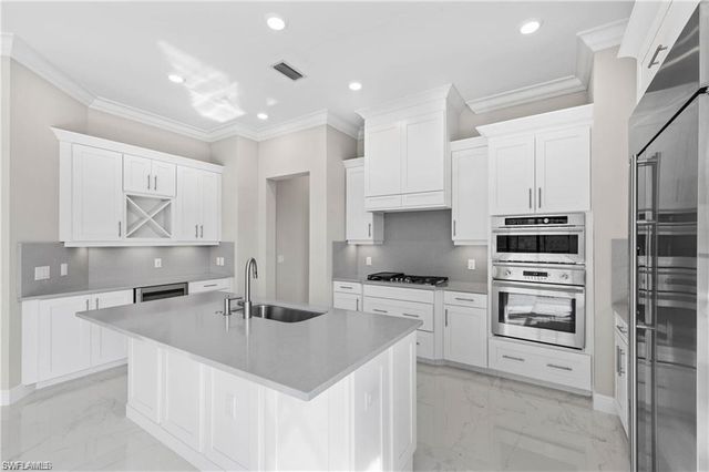 16374 Viansa WAY 301, Naples, FL 34110