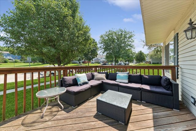 141 Village Creek Drive 141, Lake In The Hills, IL 60156