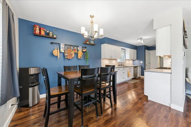 141 Village Creek Drive 141, Lake In The Hills, IL 60156