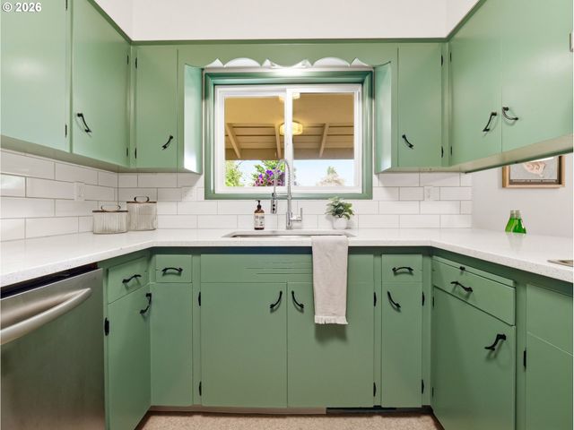 600 Sw VIEWMONT Dr, Portland, OR 97225