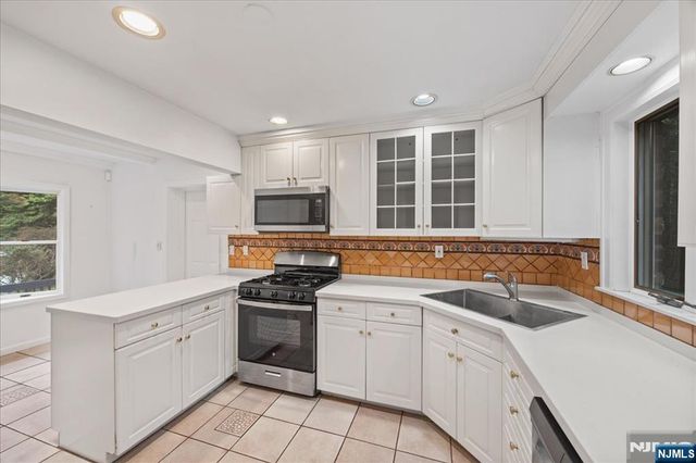 452 Harriot Avenue, Harrington Park, NJ 07640
