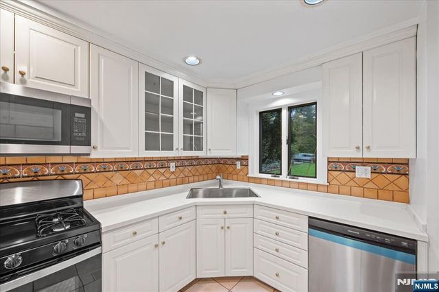 452 Harriot Avenue, Harrington Park, NJ 07640