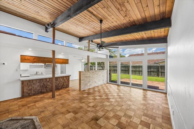 403 Shirleen Drive, Seabrook, TX 77586