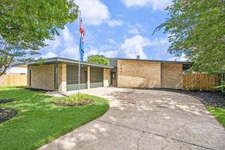 403 Shirleen Drive, Seabrook, TX 77586