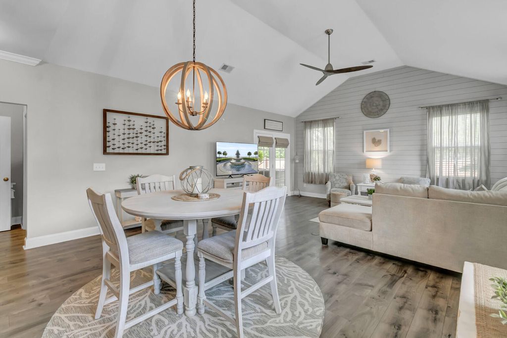 Image 10 of property listing at 411 Whispering Breeze Lane, Summerville, SC 29486