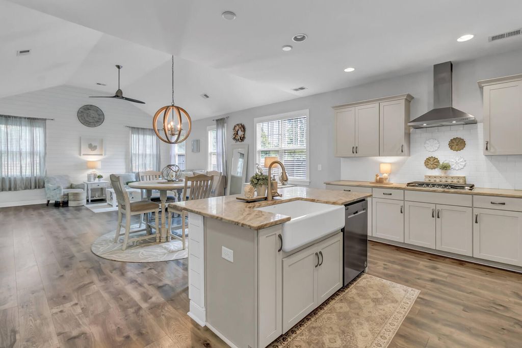 Image 12 of property listing at 411 Whispering Breeze Lane, Summerville, SC 29486