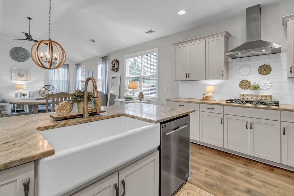 Image 16 of property listing at 411 Whispering Breeze Lane, Summerville, SC 29486