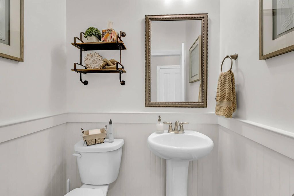 Image 21 of property listing at 411 Whispering Breeze Lane, Summerville, SC 29486