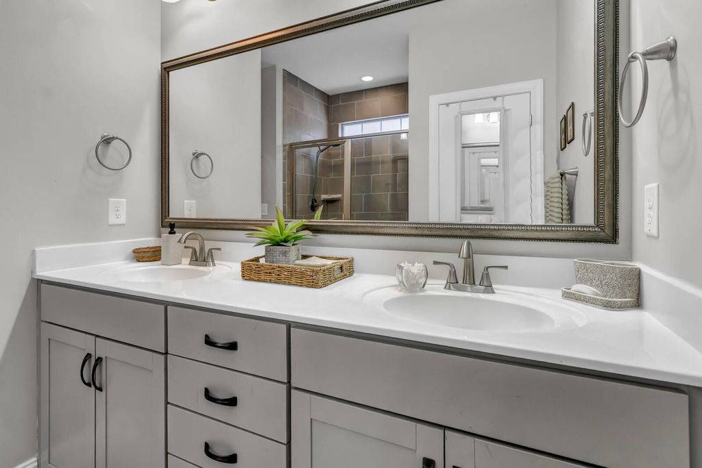 Image 26 of property listing at 411 Whispering Breeze Lane, Summerville, SC 29486
