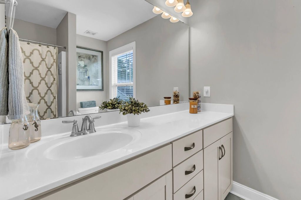 Image 31 of property listing at 411 Whispering Breeze Lane, Summerville, SC 29486