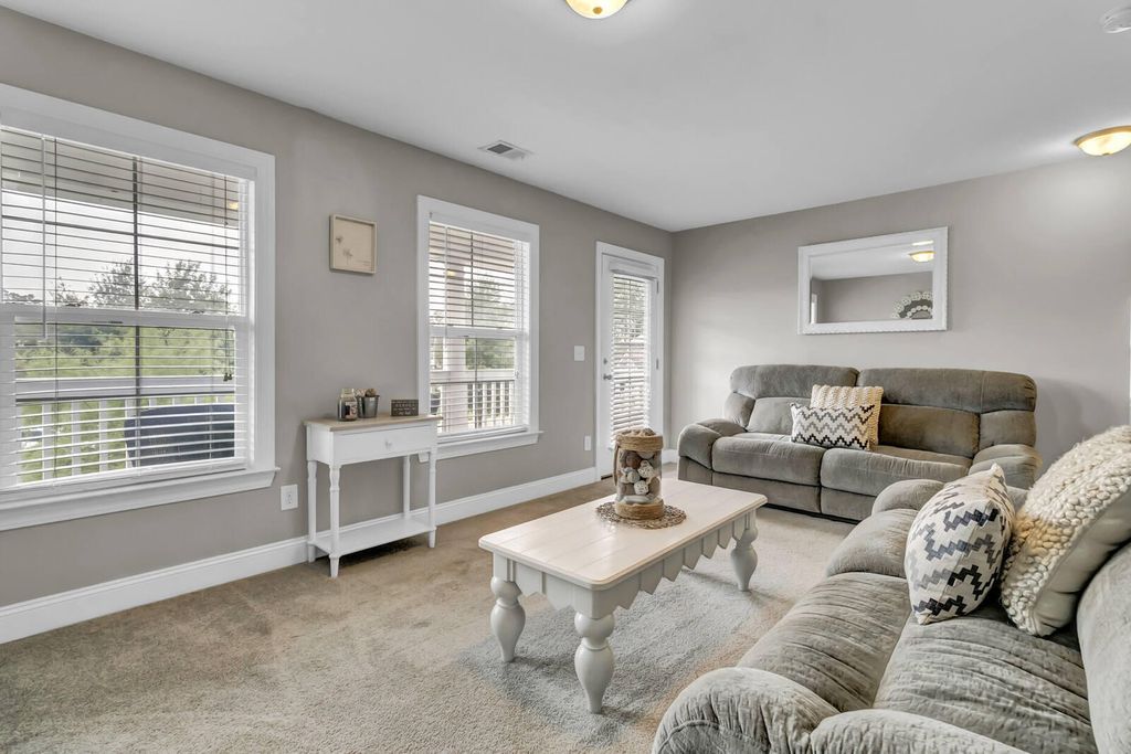 Image 33 of property listing at 411 Whispering Breeze Lane, Summerville, SC 29486