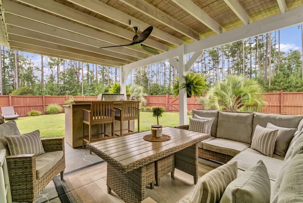 Image 39 of property listing at 411 Whispering Breeze Lane, Summerville, SC 29486