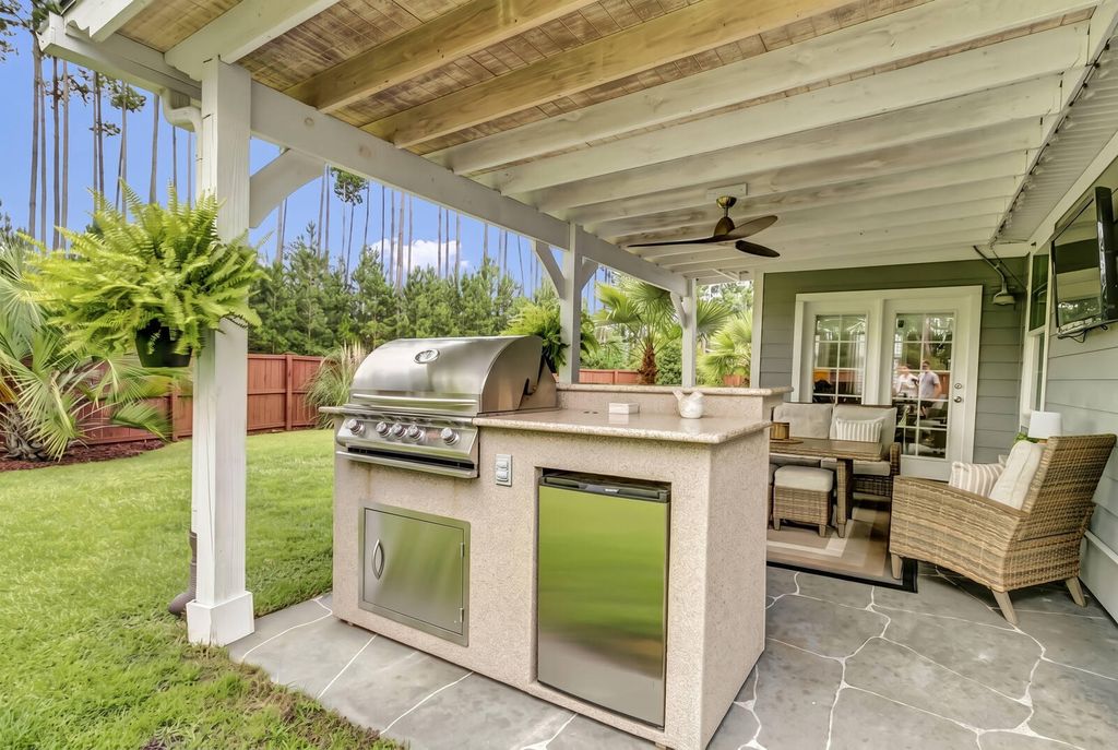 Image 40 of property listing at 411 Whispering Breeze Lane, Summerville, SC 29486