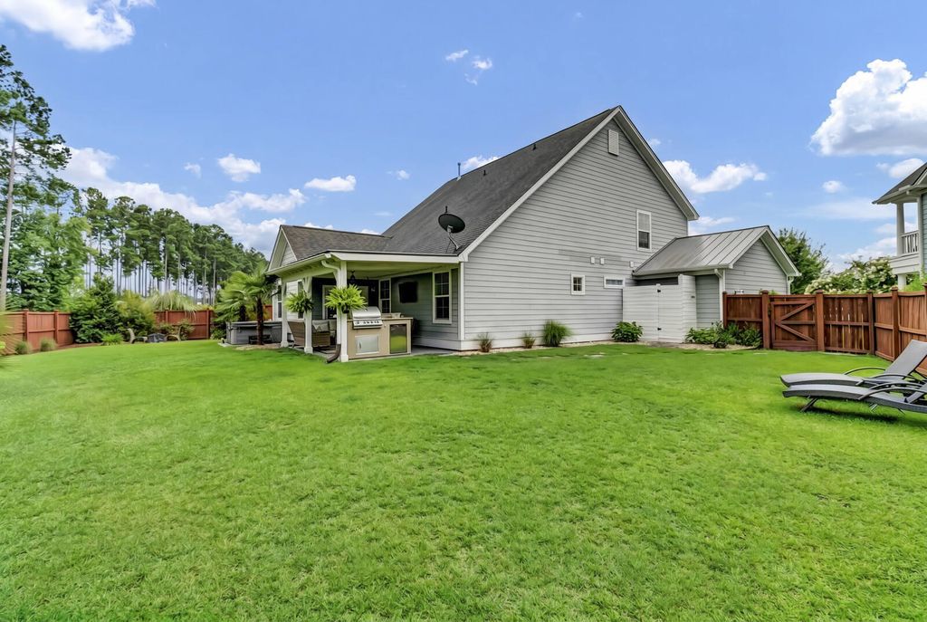 Image 47 of property listing at 411 Whispering Breeze Lane, Summerville, SC 29486
