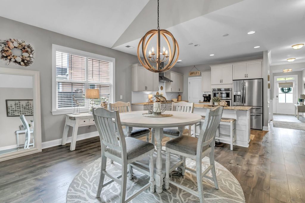 Image 9 of property listing at 411 Whispering Breeze Lane, Summerville, SC 29486