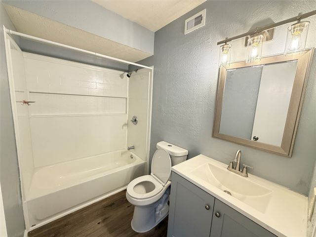 3042 Navarro Lane, Grand Prairie, TX 75052