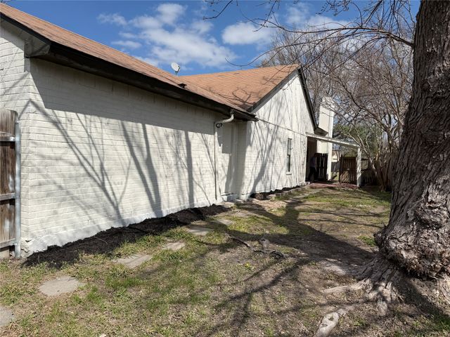 3042 Navarro Lane, Grand Prairie, TX 75052